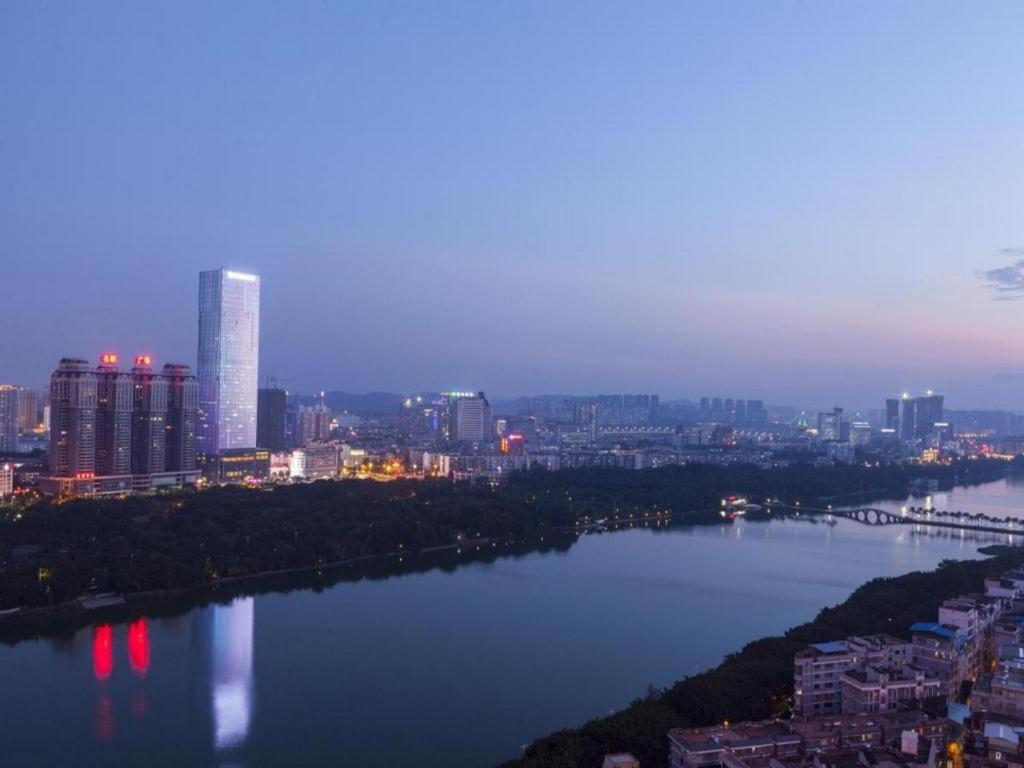 Ming Du Lakeside Hotel Наньнін Екстер'єр фото